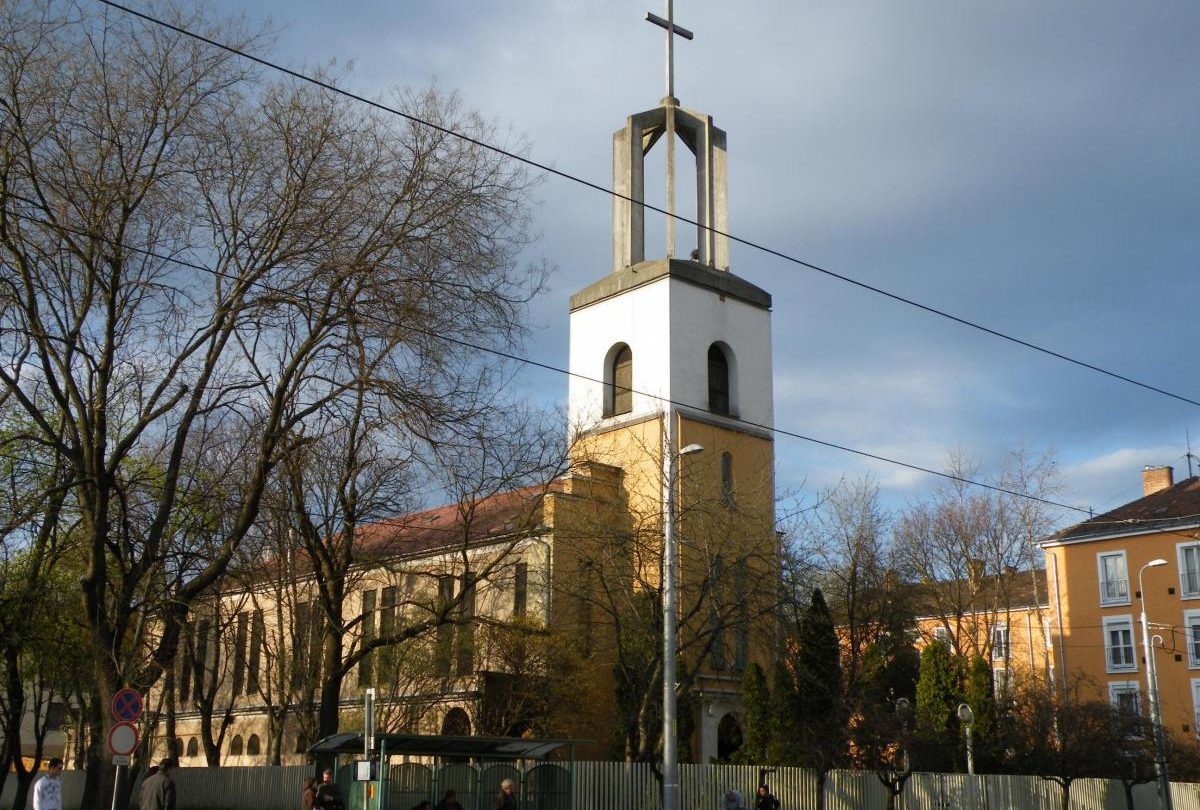 Egerben tisztázták a papot, de elbocsátották.