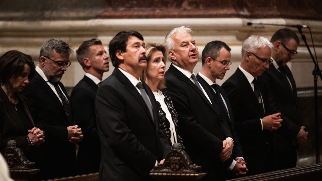 Magyar Péter Áder Jánosnak: Szedje össze a bátorságát, mégiscsak ön a csornai Charles Bronson!