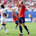 Alexander Sörloth fogja a fejét, miután elrontott egy ziccert.