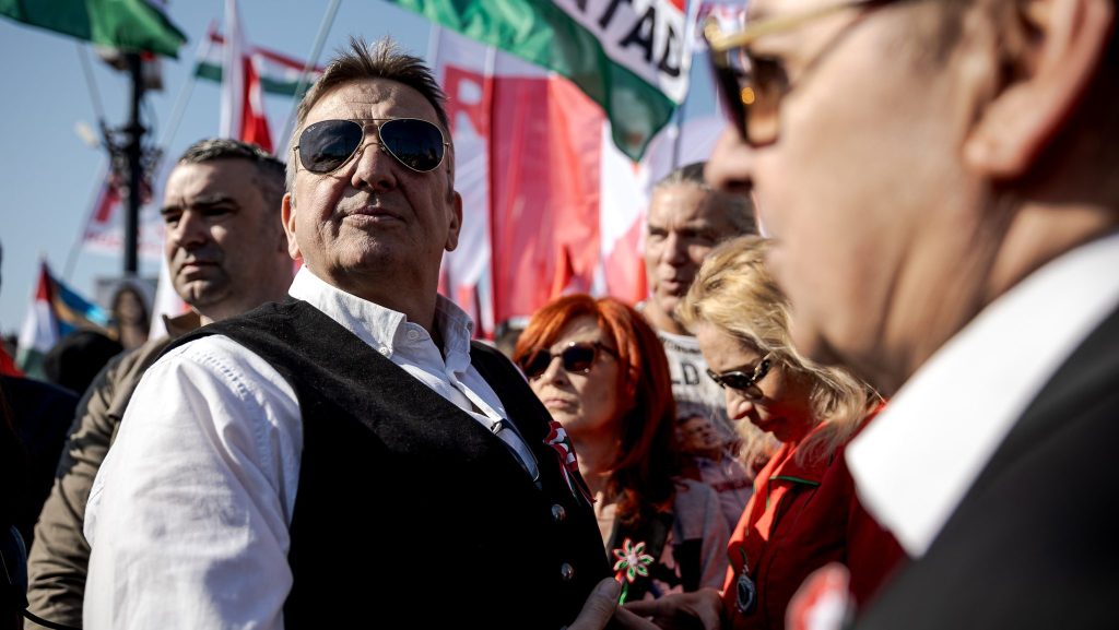 Bayer Zsolt: „Ideje van a lázadásnak!”