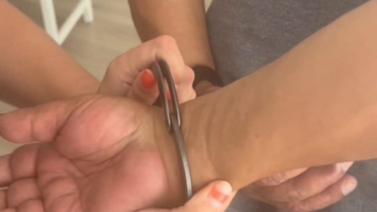 Bódító anyagot tettek egy hatvan év körüli nő italába a randin, majd megerőszakolták – az elkövető videóra is vette a tettét