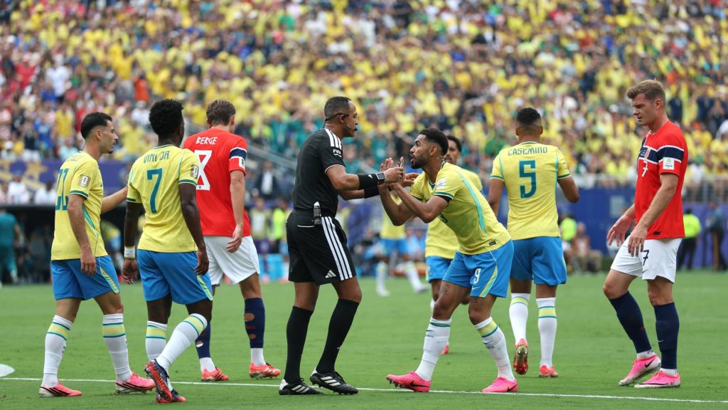 EAST RUTHERFORD, NEW JERSEY - JULY 05: Matheus Cunha #9 of Brazil argues with referee Ismail Elfath after getting fouled in the box by Kristoffer Ajer #3 of Norway during the FIFA World Cup 2026 Round of 16 match between Brazil and Norway at New York New Jersey Stadium on July 05, 2026 in East Rutherford, New Jersey. Al Bello/Getty Images/AFP