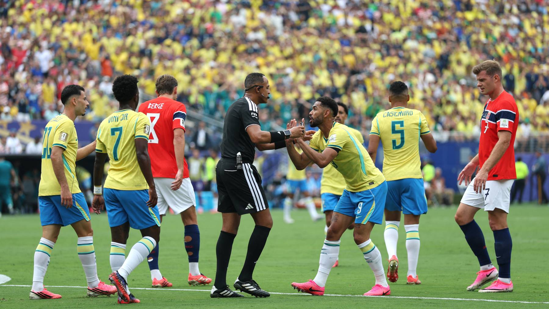 EAST RUTHERFORD, NEW JERSEY - JULY 05: Matheus Cunha #9 of Brazil argues with referee Ismail Elfath after getting fouled in the box by Kristoffer Ajer #3 of Norway during the FIFA World Cup 2026 Round of 16 match between Brazil and Norway at New York New Jersey Stadium on July 05, 2026 in East Rutherford, New Jersey. Al Bello/Getty Images/AFP