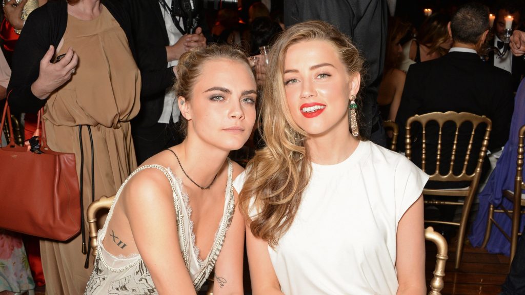 Amber Heard és Cara Delevingne „összegabalyodtak” a színésznő válása idején