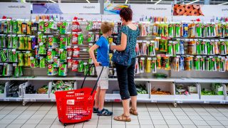 Segítséget kaphatnak a kormánytól a rászoruló gyerekek az iskolakezdéshez.