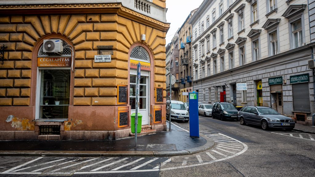 Harminc napos fokozott rendőri ellenőrzés zajlik Budapest belső kerületeiben a romló közbiztonsági helyzet miatt
