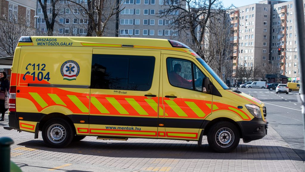 Szabadnapos mentősök élesztettek újra egy nőt egy baranyai strandon