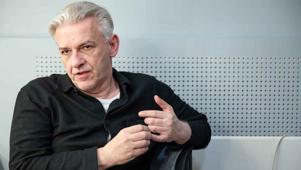 A Fidesz szerint Alföldi Róbert több mint 2 milliárd forint támogatást kapott, a színész szerint ez lehetetlen