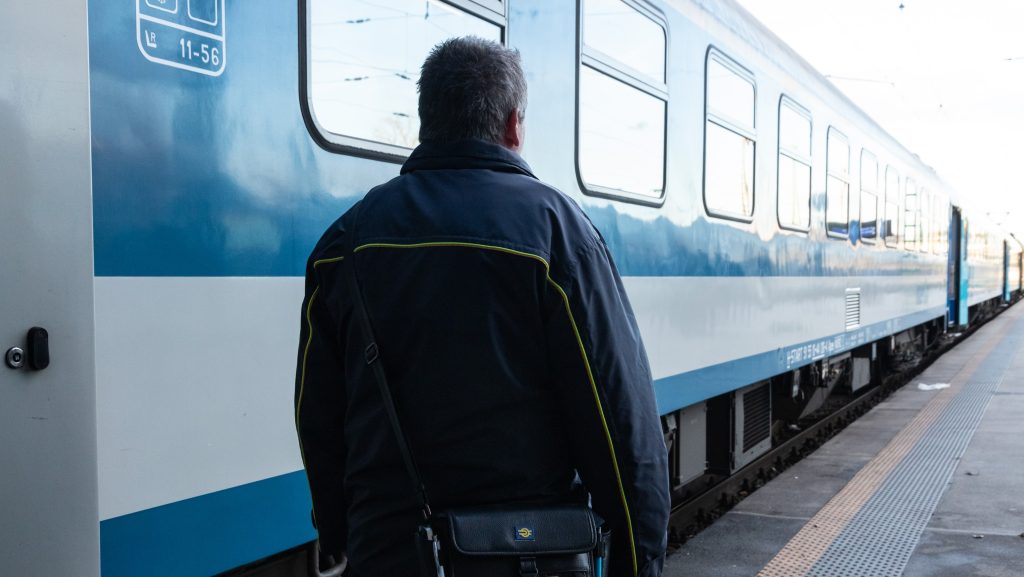 Elsodort egy embert a vonat Vecsésnél, az illető felállt és elhagyta a helyszínt
