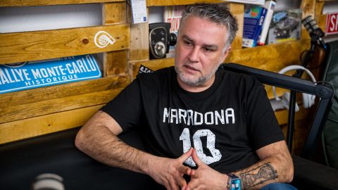 Vályi István autós újságíró.