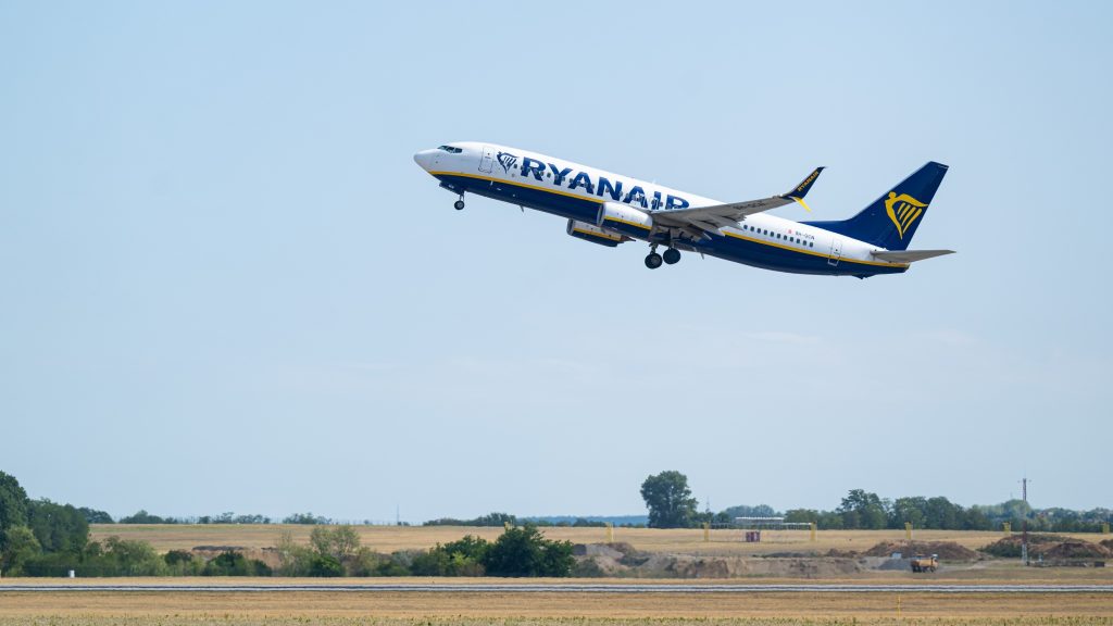A magyar orvosnő egy Ryanair-gép fedélzetén küzdött a férfi életéért, de nem adtak neki defibrillátort