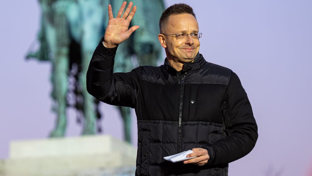 Szijjártó bombahírt közölt: lemond a mandátumáról és a BYD egyik vezetője lesz