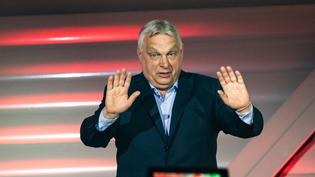 Egy utas elsírta magát Orbán Viktor láttán a Wizz Air-gépen