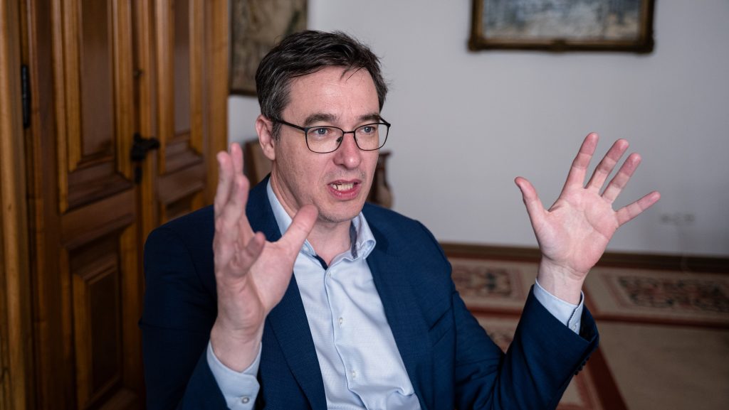 Karácsony: Van-e helye ennek a borzalomnak itt a Szabadság téren?