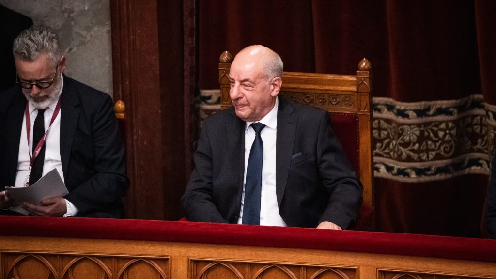 A Fidesz-kétharmad által a kegyelmi botrány után sietve kinevezett Sulyok amiatt aggódik, hogy utódja „egyfajta politikai kinevezett” lehet