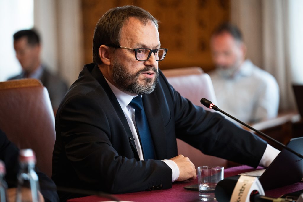 Kármán András új elnököt nevezett ki a Szerencsejáték Zrt. élére, a legfőbb ügyész felesége lemondott tagságáról
