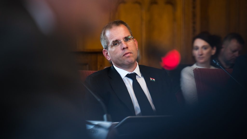 Ruff Bálint kezdeményezte, hogy sürgősen tárgyalják az Alaptörvény 17. módosítását