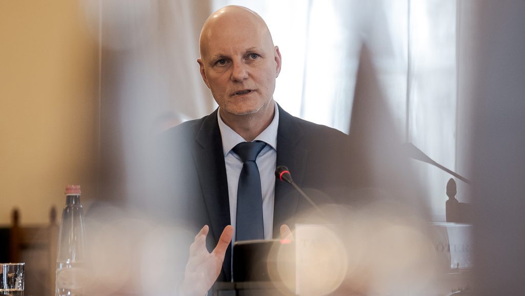 Figyelmeztetett Tanács Zoltán: már csak napokig érvényesek a régi személyi igazolványok