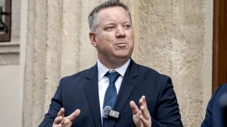 Pósfai Gábor belügyminiszter bérrendezés