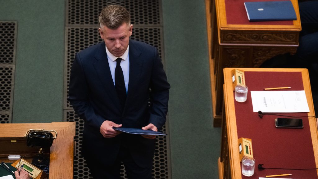 Magyar Péter egy hét kihagyás után újra felszólal a parlamentben – élő