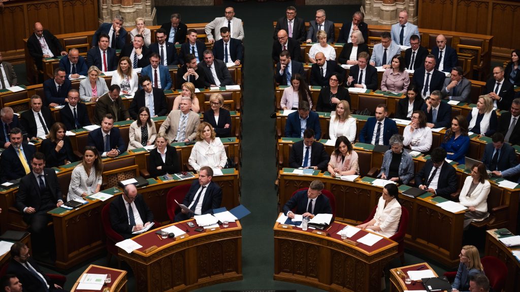 A vagyonvisszaszerzési hivatal felállításáról, a TEK megszüntetéséről és a tanárok jogairól is tárgyal a parlament