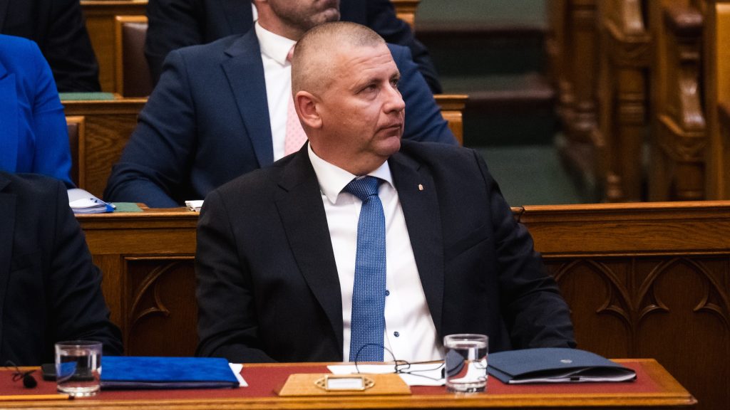 HVG: Felháborodást váltott ki Ruszin-Szendi jelöltje a katonai titkosszolgálat élére