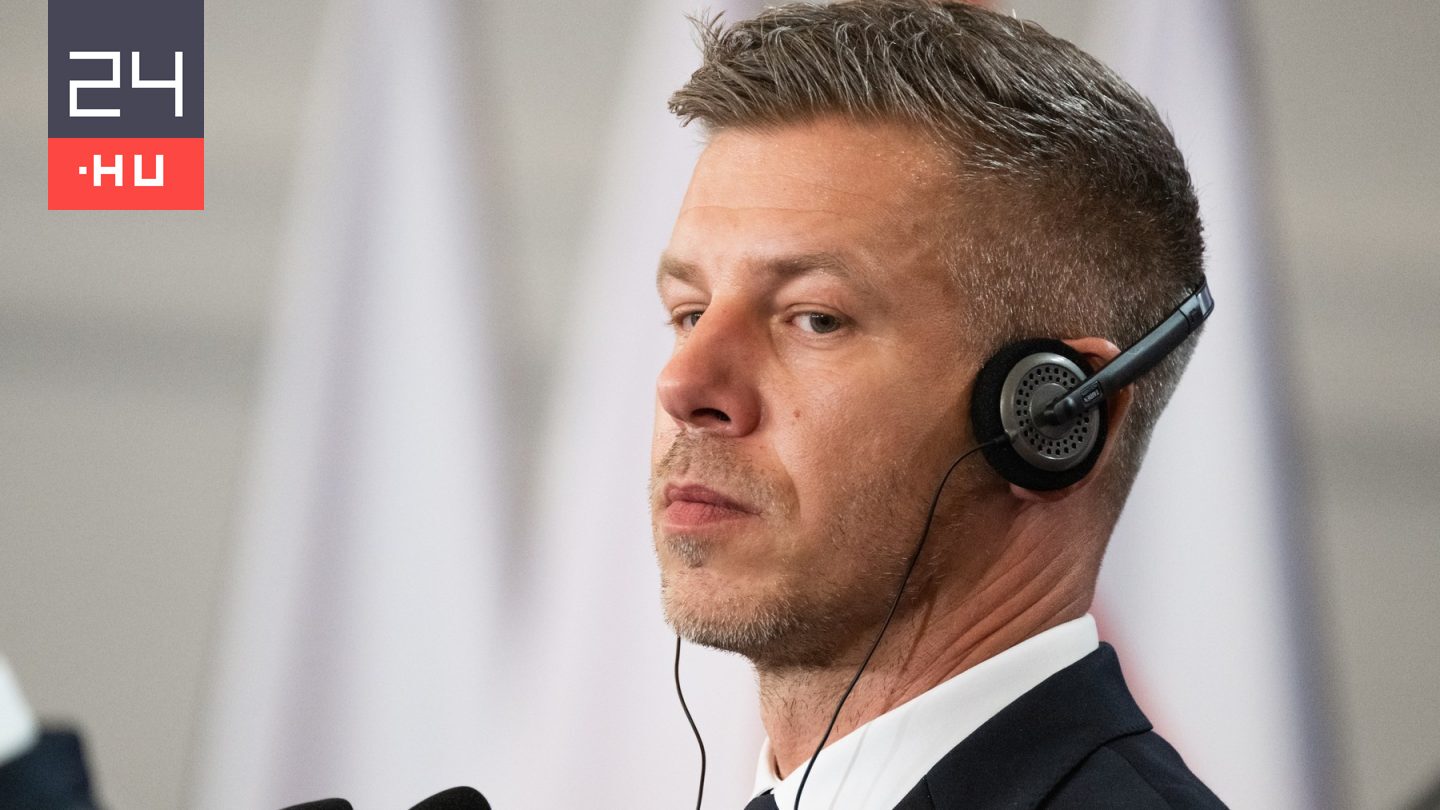 Gulyás Gergely aggódik az Alaptörvényért, de Szájer…