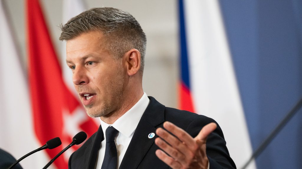 Áfacsökkentésről dönt a kormány, miközben Magyar Péter a Fidesz mélyrepülését kommentálta