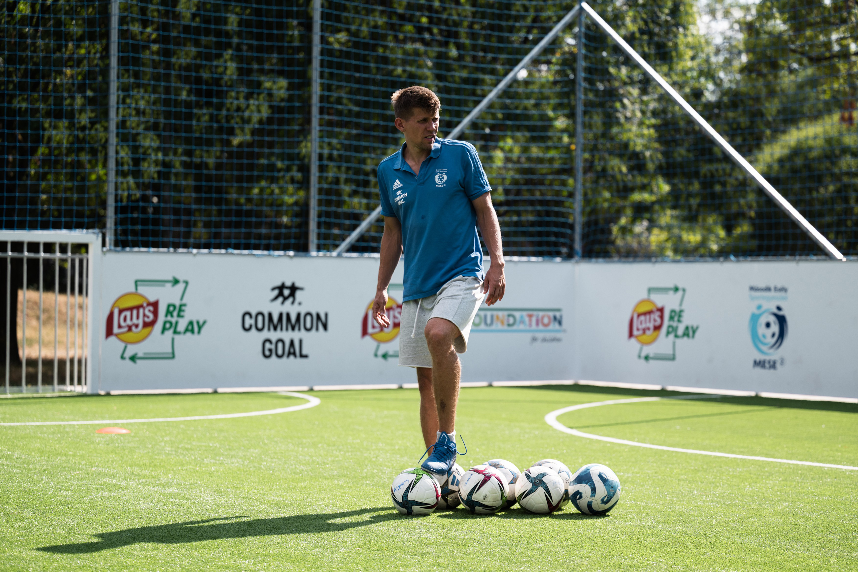 Riport a Második Esély Sportegyesületről Budapesten, amely nehéz sorsú gyermekek és fiataloknak tart fociedzéseket. 2026. július 13.