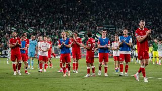 A Twente játékosai megköszönték a holland szurkolók buzdítását.