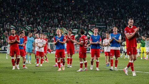 A Twente játékosai megköszönték a holland szurkolók buzdítását.