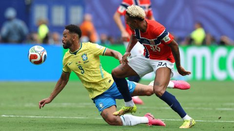 EAST RUTHERFORD, NEW JERSEY - JULY 05: Matheus Cunha #9 of Brazil competes for the ball against Antonio Nusa #20 of Norway during the FIFA World Cup 2026 Round of 16 match between Brazil and Norway at New York New Jersey Stadium on July 05, 2026 in East Rutherford, New Jersey. Buda Mendes/Getty Images/AFP