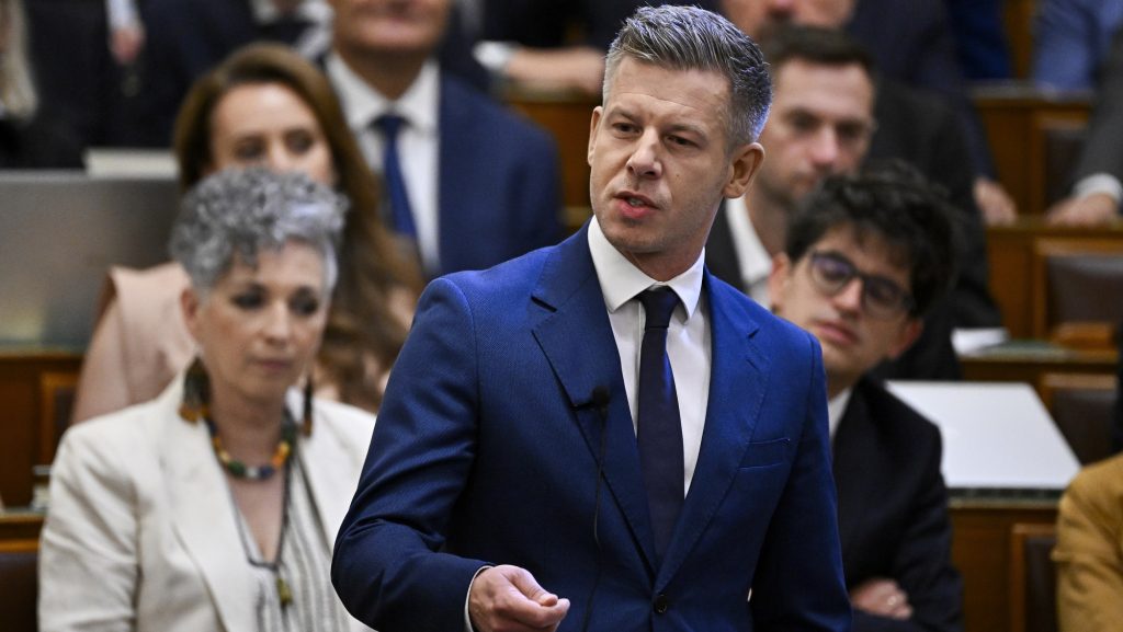 Magyar Péter iskolakezdési támogatást jelentett be több százezer családnak