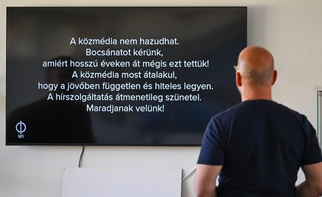 A tanú című filmmel indult újra az M1 élő adása 19 óra 56 perckor