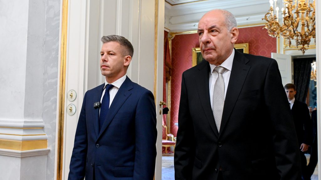 Sulyok Tamás aláírja, holnaptól nem ő a köztársasági elnök