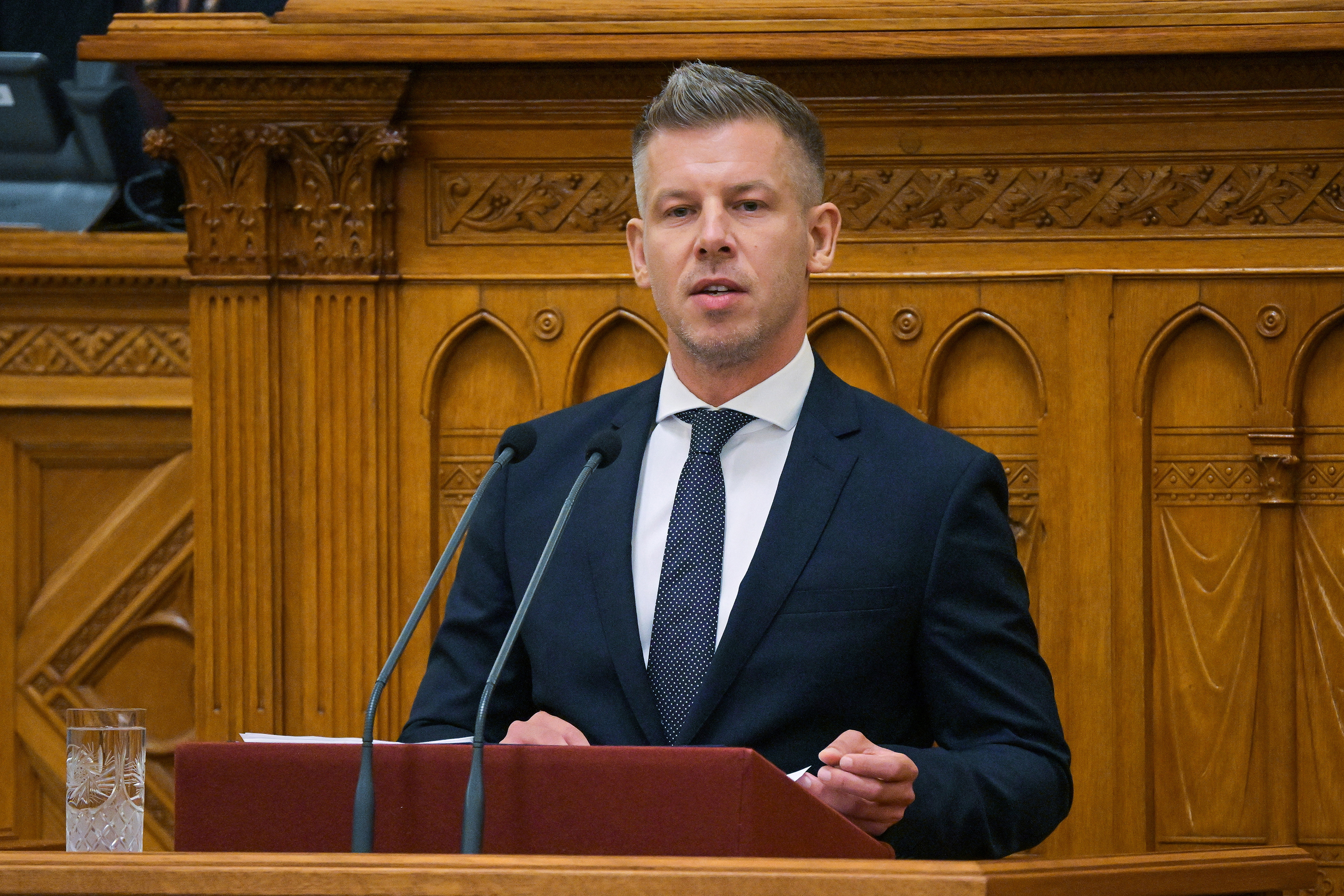 Magyar Péter miniszterelnök napirend előtt szólal fel az Országgyűlés rendkívüli ülésén 2026. július 27-én.