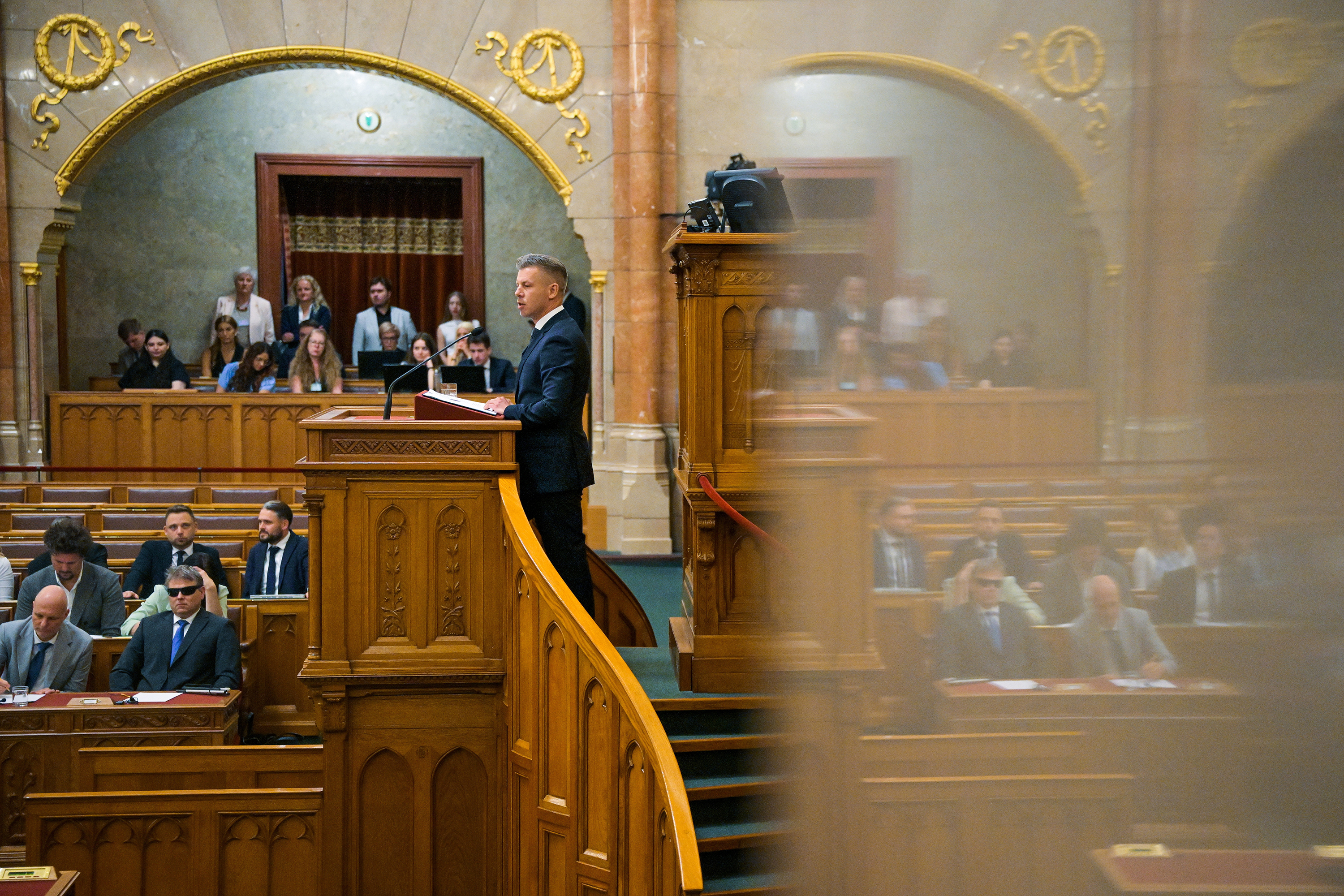 Magyar Péter miniszterelnök napirend előtt szólal fel az Országgyűlés rendkívüli ülésén 2026. július 27-én.