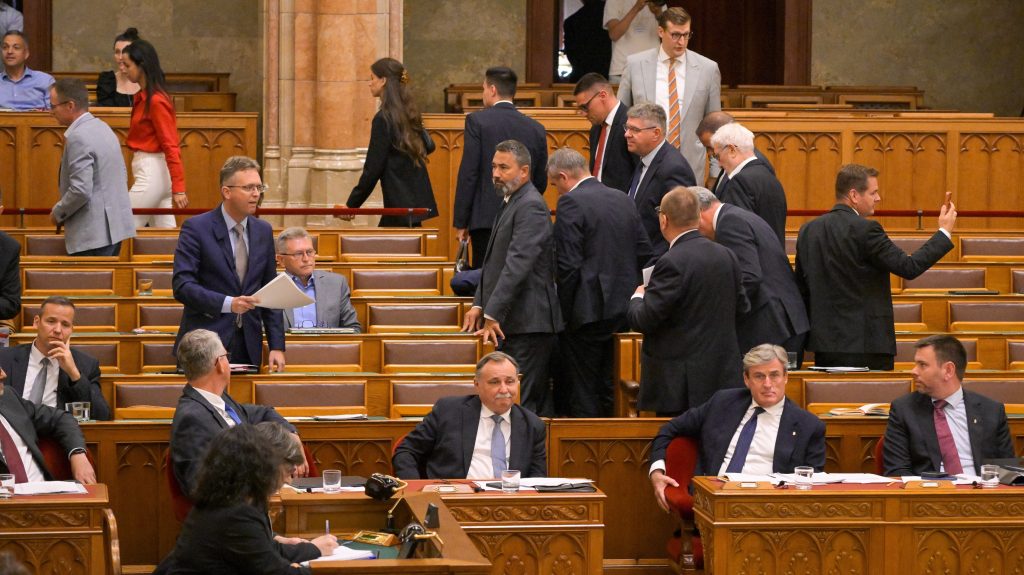 A parlamenti fegyelem romlására figyelmeztet az Országház alelnöke