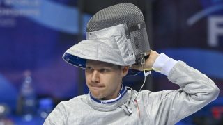 Szatmári András a férfi kard egyéni versenyének selejtezőjében a tbiliszi vívó-világbajnokságon 2025. július 24-én.