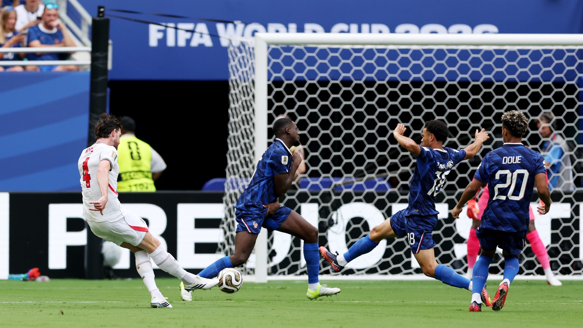 Declan Rice gólt szerez a francia-angol világbajnoki bronzmeccsen.