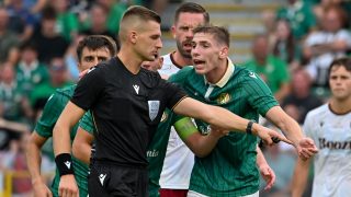 A horvát Mateo Erceg játékvezetõ (k) a labdarúgó Bajnokok Ligája selejtezõjének 1. fordulójában játszott ETO FC - Víkingur Reykjavík visszavágó mérkõzésen.