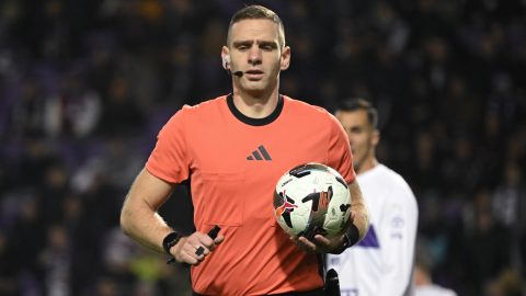 Bogár Gergõ játékvezetõ a Fizz Liga 10. fordulójában az Újpest FC - Ferencvárosi TC mérkõzésen a Szusza Ferenc Stadionban 2025. október 19-én.