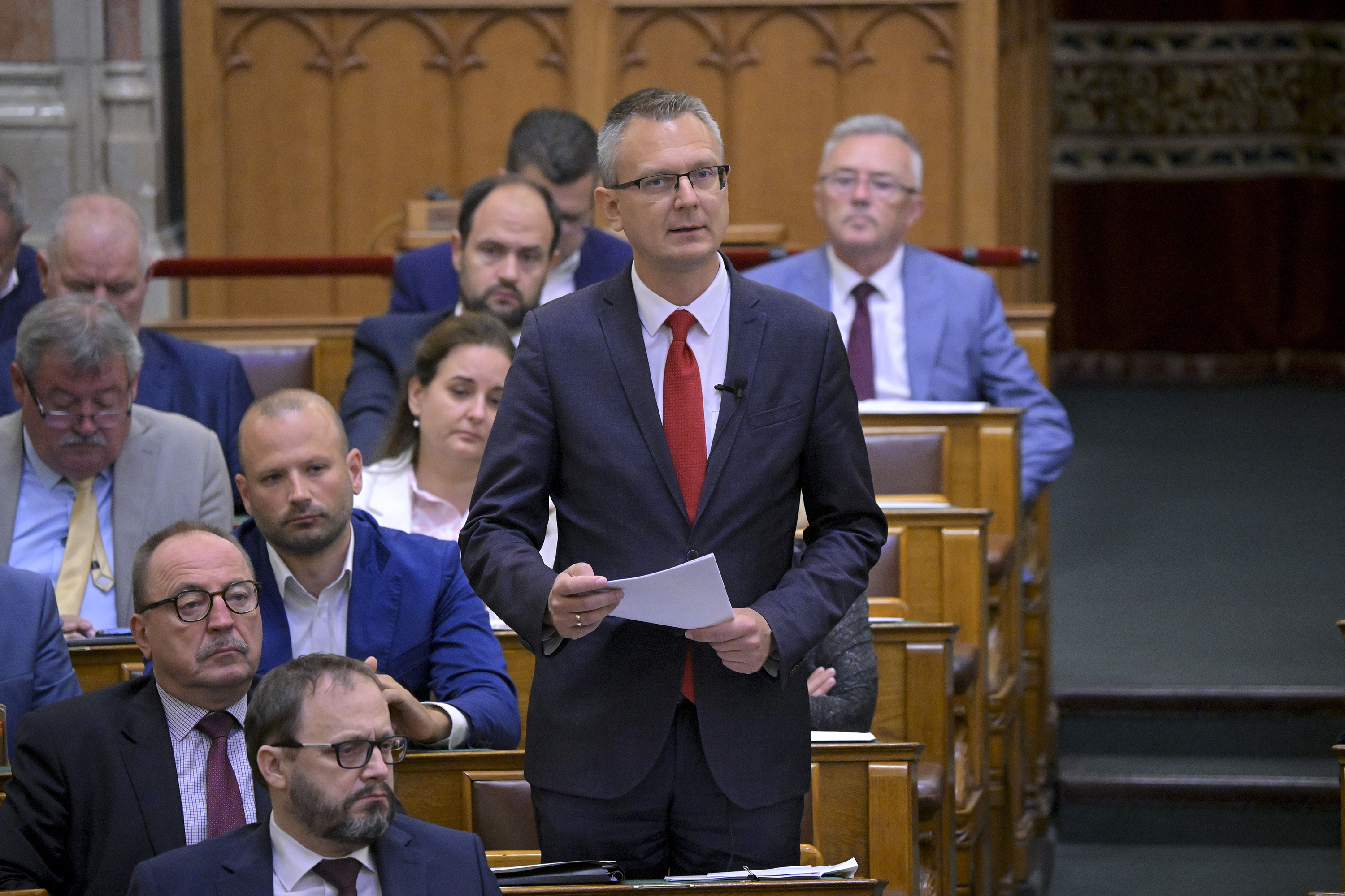 Rétvári Bence, a KDNP frakcióvezetője napirend előtt szólal fel az Országgyűlés rendkívüli ülésén 2026. július 28-án.