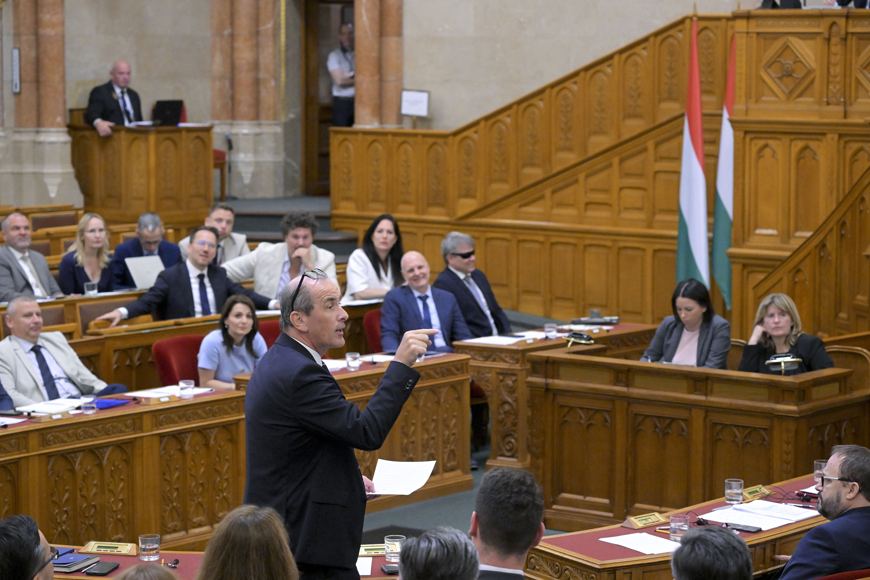 Hegedűs Zsolt egészségügyi miniszter napirend előtt szólal fel az Országgyűlés rendkívüli ülésén 2026. július 28-án.