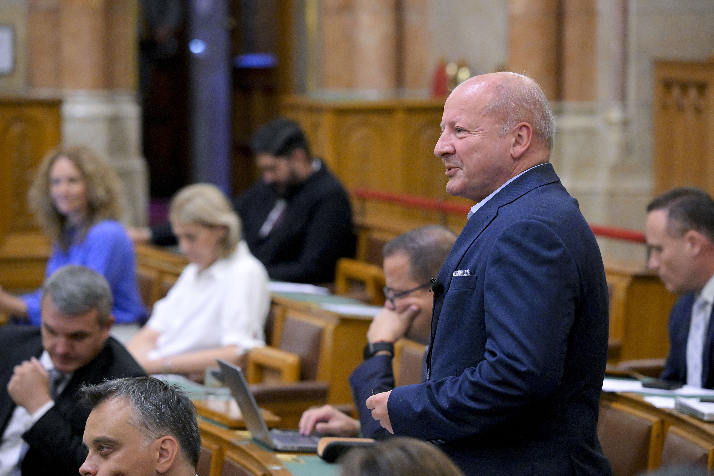Simicskó István, a KDNP vezérszónoka felszólal az elmúlt rendszer titkosszolgálati tevékenységének teljes körű feltárásáról és az Állambiztonsági Szolgálatok Történeti Levéltáráról szóló törvényjavaslat általános vitájában az Országgyűlés rendkívüli ülésén 2026. július 28-án.