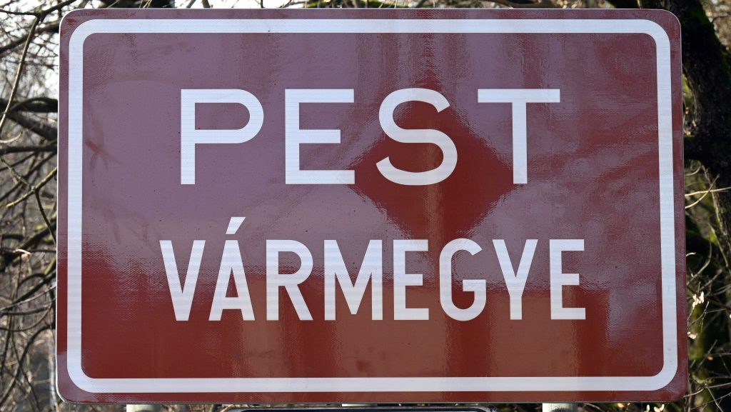 Nem készült a kormányváltásra a Magyar Közút, nincsenek meg a megyetáblák