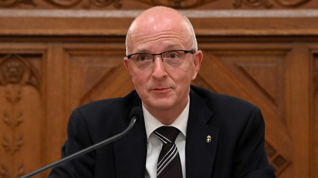 Kiakadtak a bírák, amiért nekik kellene kipenderíteniük Varga Zs. Andrást
