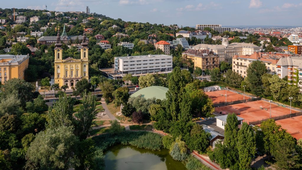 Eldőlt, mi kerül a Villányi úti volt MSZP-székház helyére