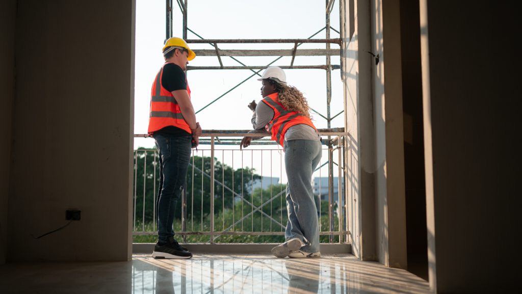 Lezuhantak a munkások egy pécsi építkezésen, egy férfi meghalt, négy fő megsérült