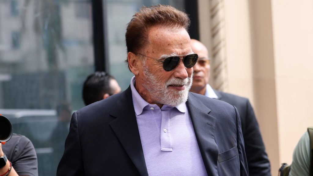 Arnold Schwarzenegger és Liam Hemsworth együtt gyúrtak Budán, fotóval megörökítették